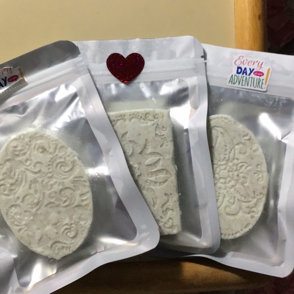 White Embossed Soap Set